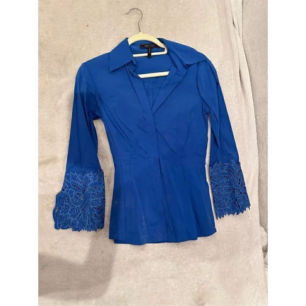 BCBG MAXAZRIA size XS women’s Royal blue blouse button down top with cool sleeve